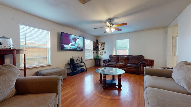 Foto del edificio - 13127 Pine Thicket Ln