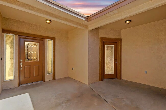 Building Photo - "Spacious 4-Bed Oasis with Granite Touches...