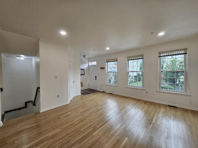 Building Photo - 113 Longpoint Way