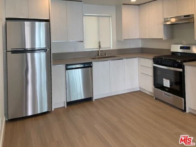Building Photo - 626 N Kingsley Dr