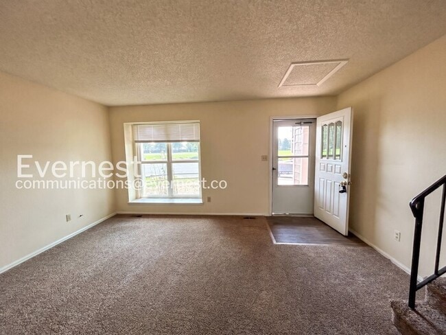 Building Photo - 2702 Dickens Dr