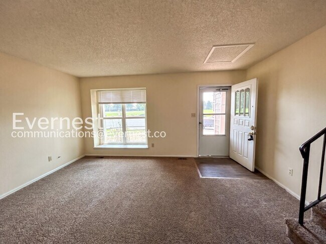 Foto del edificio - 2702 Dickens Dr