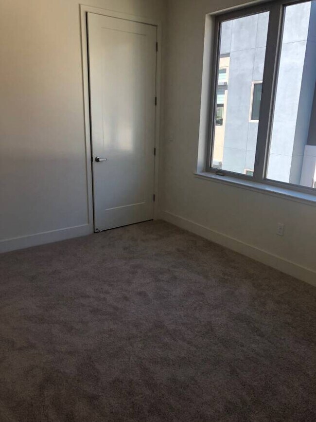 Foto del edificio - AVAILABLE NOW!! Brand New Age Developed Pr...