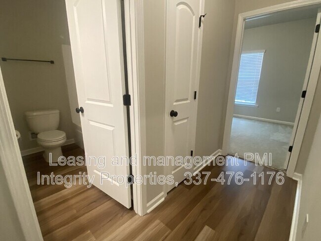 Building Photo - 204 Sparkling Meadows Ln