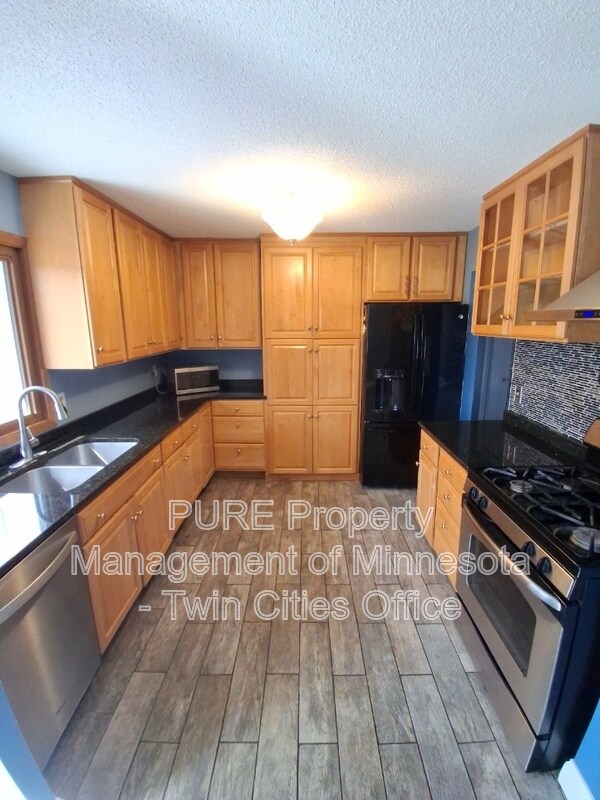 Building Photo - 1692 Walnut Ct