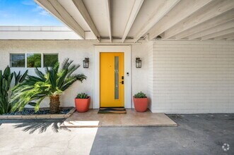Building Photo - 43795 Acacia Dr