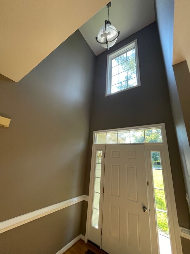 Foto del edificio - Large 4 Bedroom, 2.5 Bath Home in Atlee Hi...