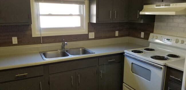 Building Photo - 300 Everglades Blvd