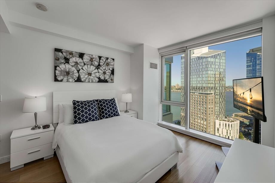 Foto principal - 322 W 57th St