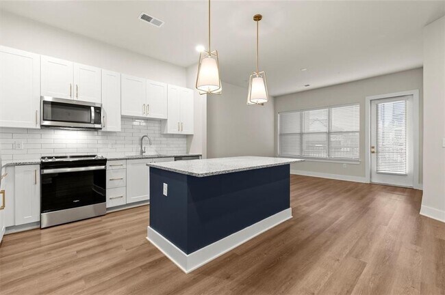 Foto del edificio - 2648 Sandy Plains Rd