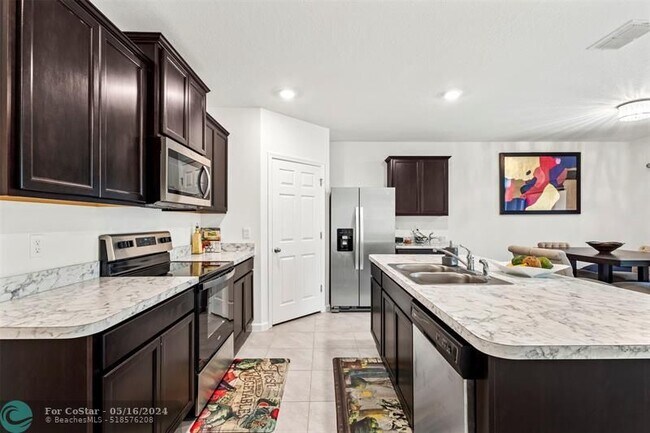 Building Photo - 5207 Entertainment Way