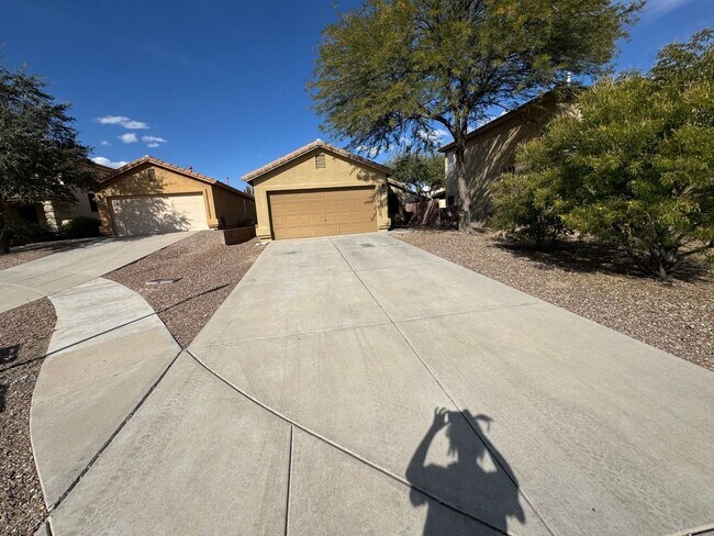 Foto del edificio - 3 Bedroom - 2 Bath - 2 Car Garage - Green Valley, AZ