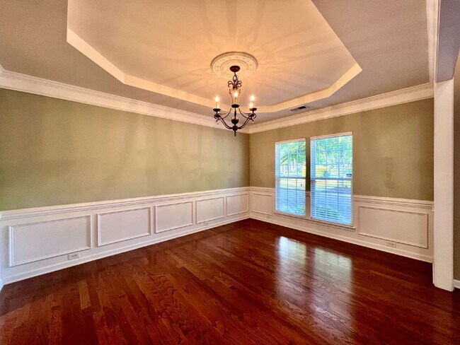 Building Photo - EXCELLENT LOCATION!