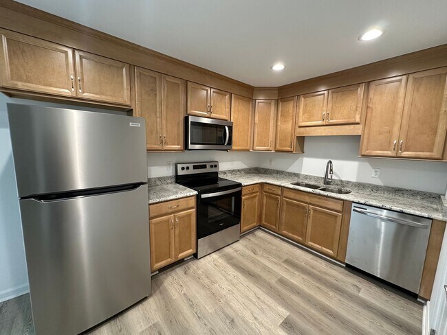 Building Photo - Spacious townhouse in Bedford! Brand new!