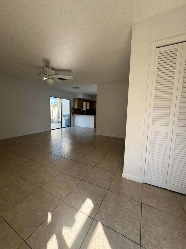 Building Photo - Spacious townhouse with 2 main suites in Wellington! Priced to RENT!