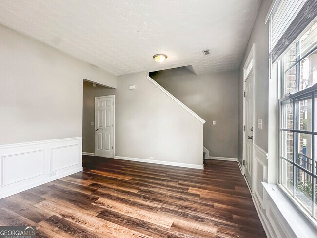 Building Photo - 3855 Shenfield Dr