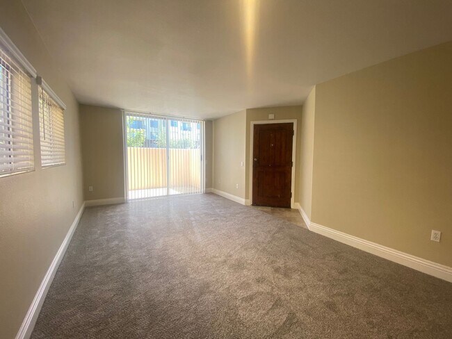 Building Photo - m540 - Silva