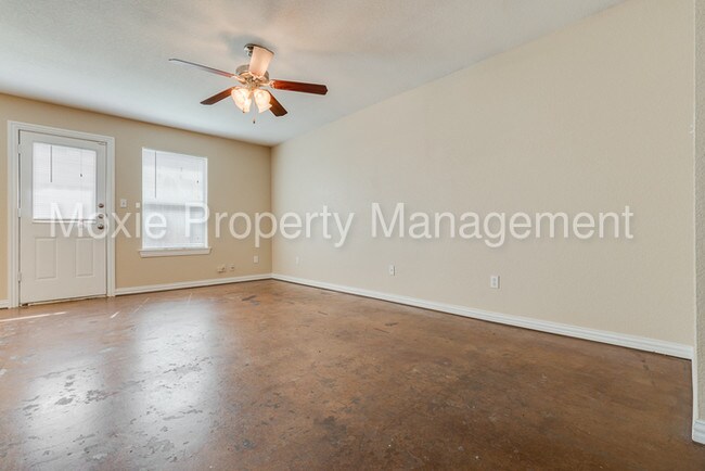 Foto del edificio - Marvelous 2 story duplex in Arlington!