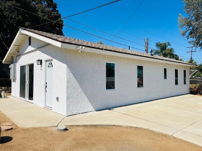 Building Photo - 1176 Flamingo Ave
