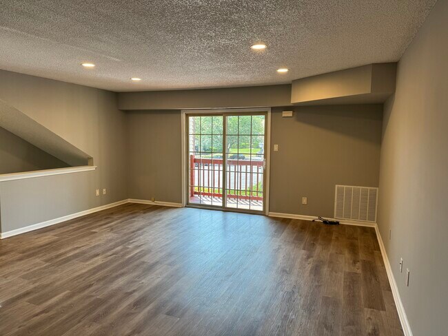 Building Photo - 1008 Barry Ct