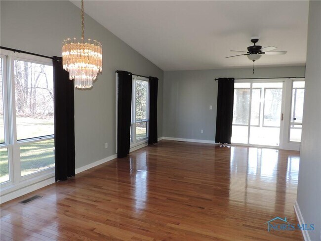 Foto del edificio - 6621 Embassy Ct