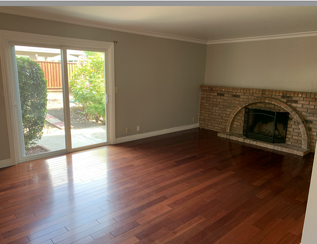 Foto del edificio - 206 Purple Glen Dr