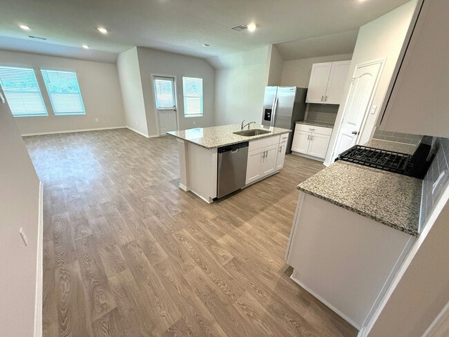 Building Photo - 211 Wirecrested Dr
