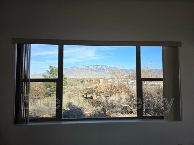 Building Photo - 400 Pso De Corrales