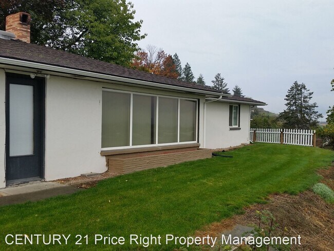 Building Photo - 3 br, 1.5 bath House - 2211 Highline Dr