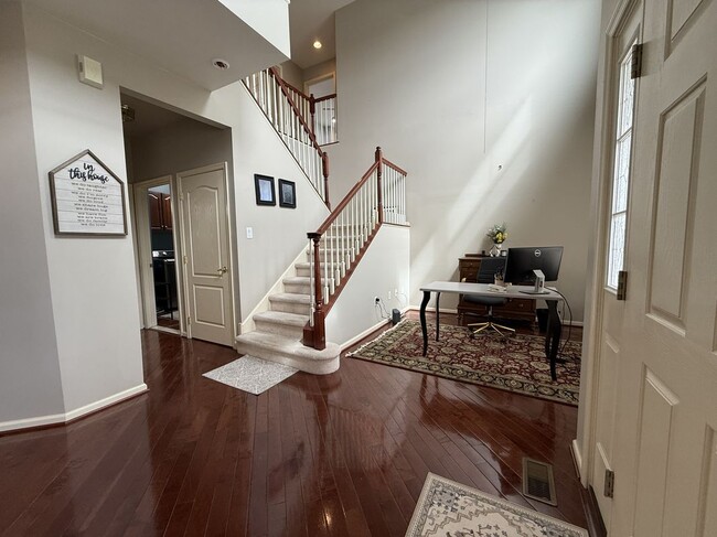 Building Photo - 240 Honey Hollow Ln