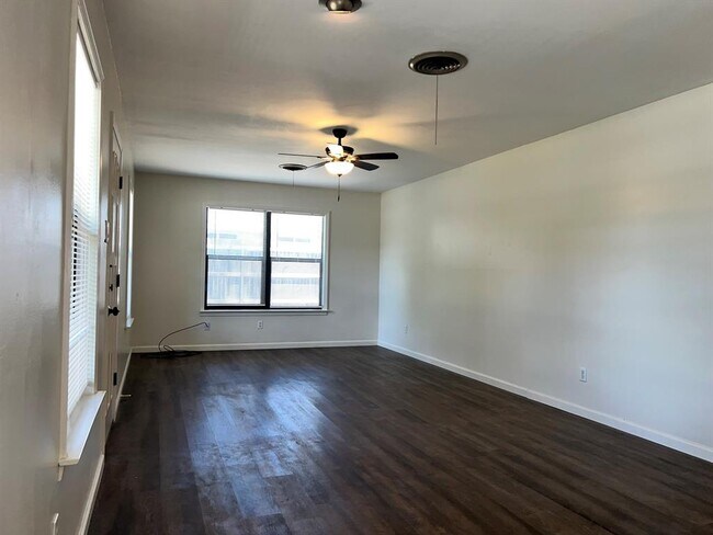 Foto del edificio - 404 Ranch Rd