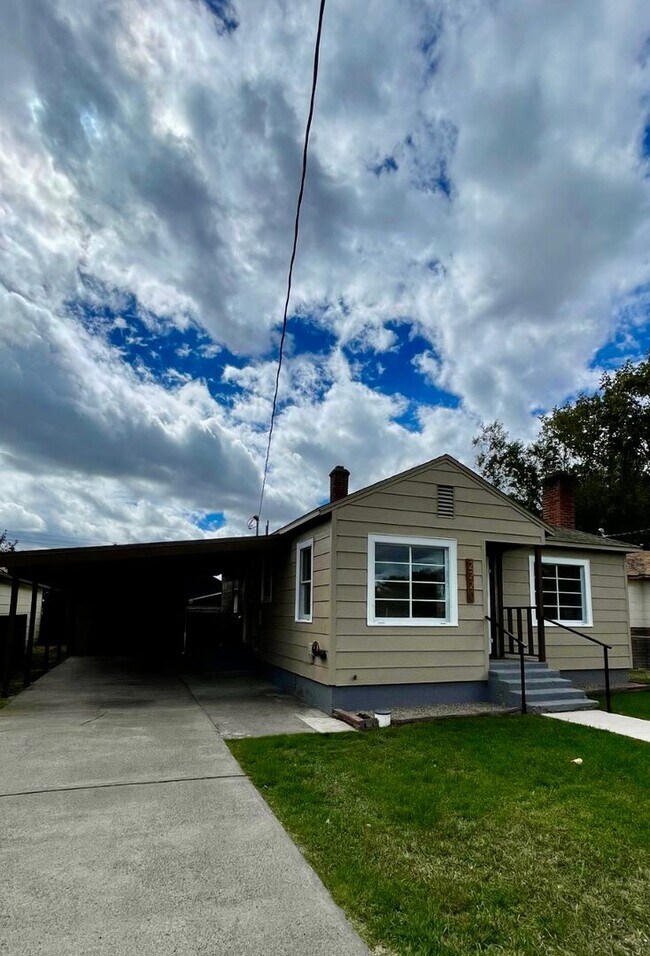 Foto del edificio - Freshly renovated 2bdrm, 1 bath house with...