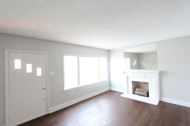 Building Photo - Belview Heights!! Cute! Cute! Cute!