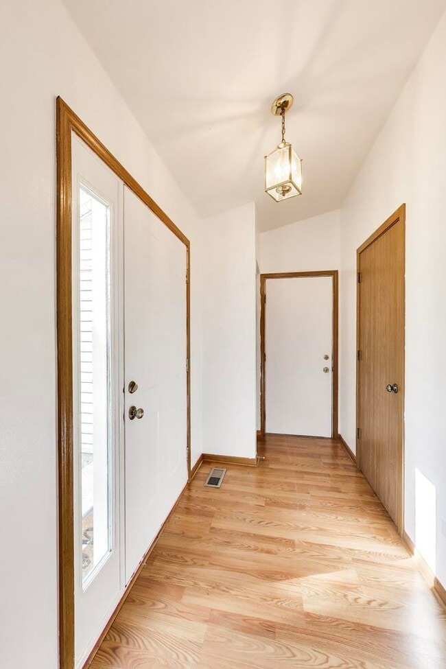 Building Photo - 362 Chaparral Cir