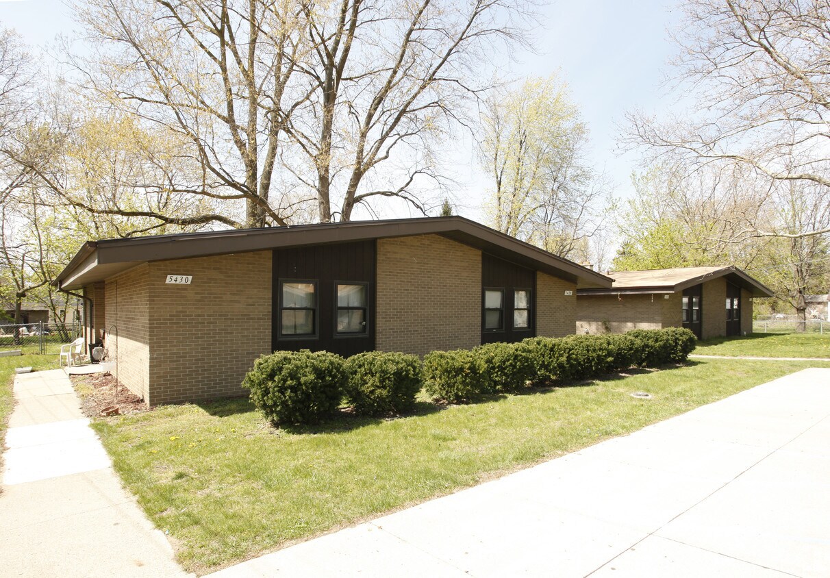 Building Photo - 5414-5430 S Wayne Rd