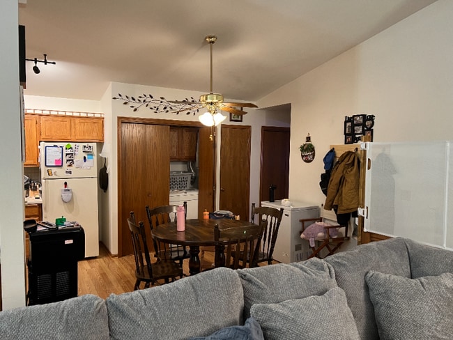 Foto del edificio - 611 Barrington Ct