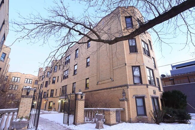 Building Photo - 3817.5 N Greenview Ave