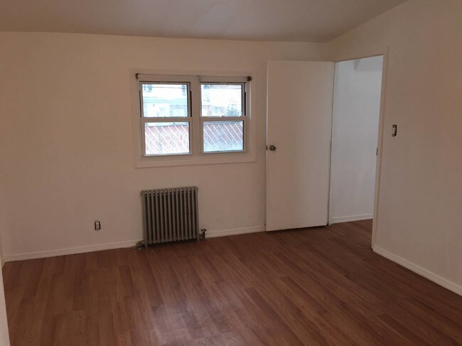 Building Photo - 638 E 87th St
