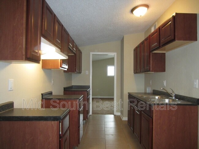 Building Photo - 753 Mohawk