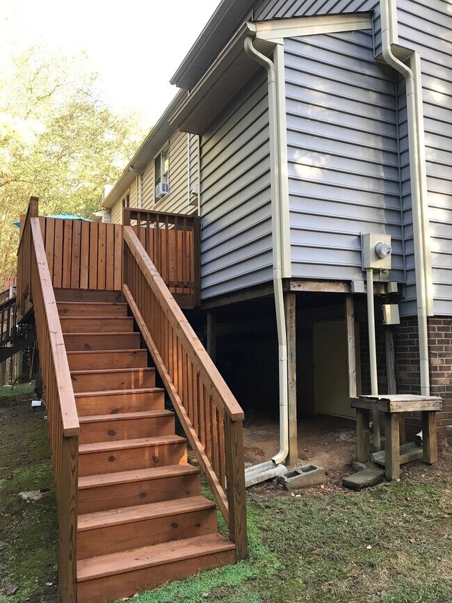 Building Photo - 3 BR 2 1/2 BA Townhome for Rent - 6533 Eng...