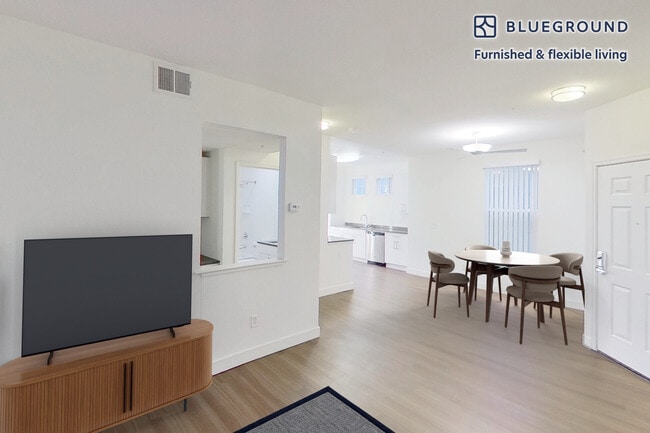 Building Photo - 1257 Lakeside Dr
