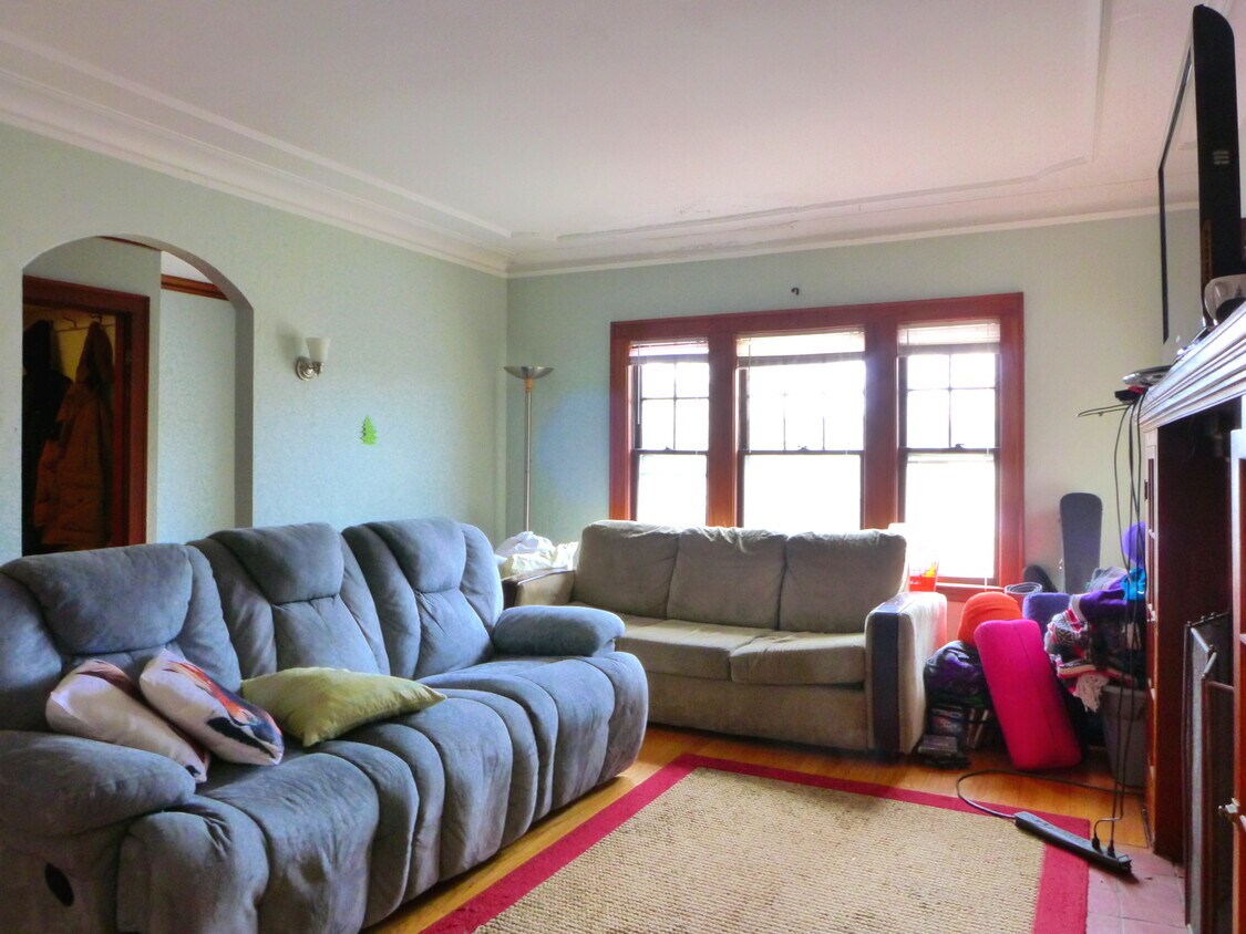 Primary Photo - 44 Colborne Rd