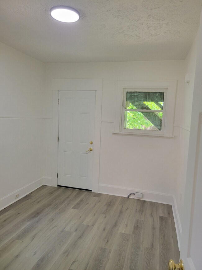 Bed 1 - 1130 Rutledge Ave