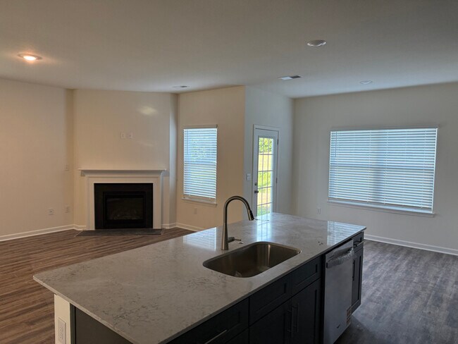 Building Photo - 180 Tanasqui Dr