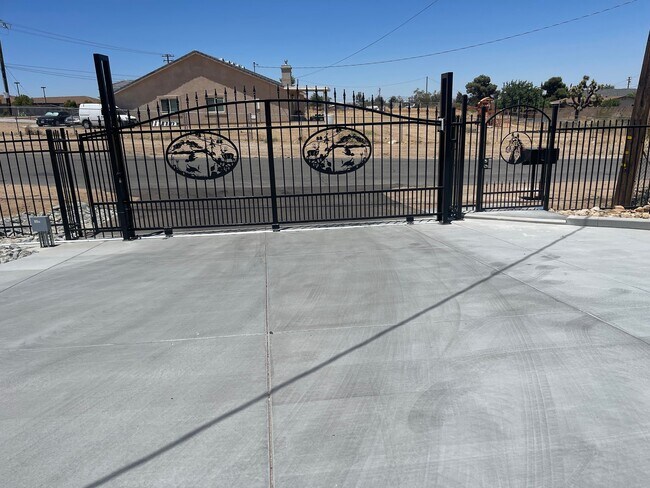 Foto del edificio - 17515 Live Oak St