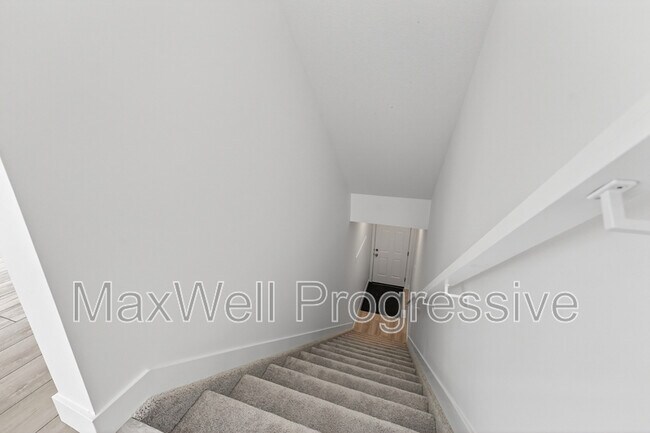 Building Photo - 13516-13115 115 Ave NW