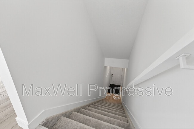 Building Photo - 13516-13115 115 Ave NW