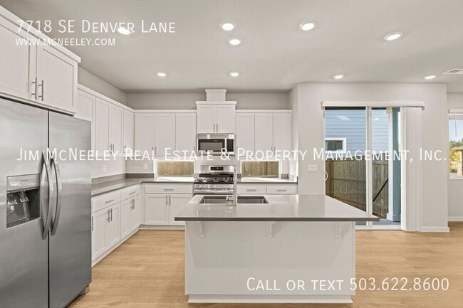 Building Photo - 335 SE 8th Ave