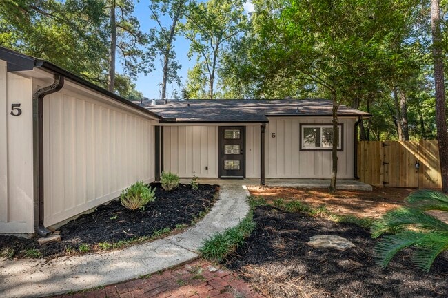 Building Photo - 5 Canyon Oak Pl