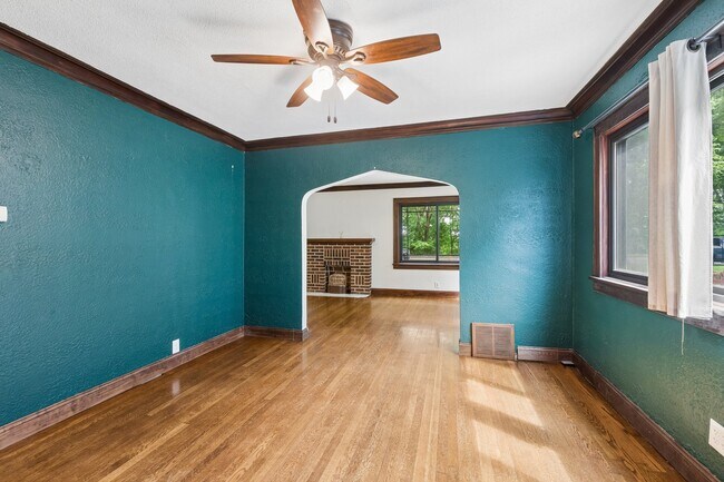 Building Photo - 5009 Gladstone Blvd